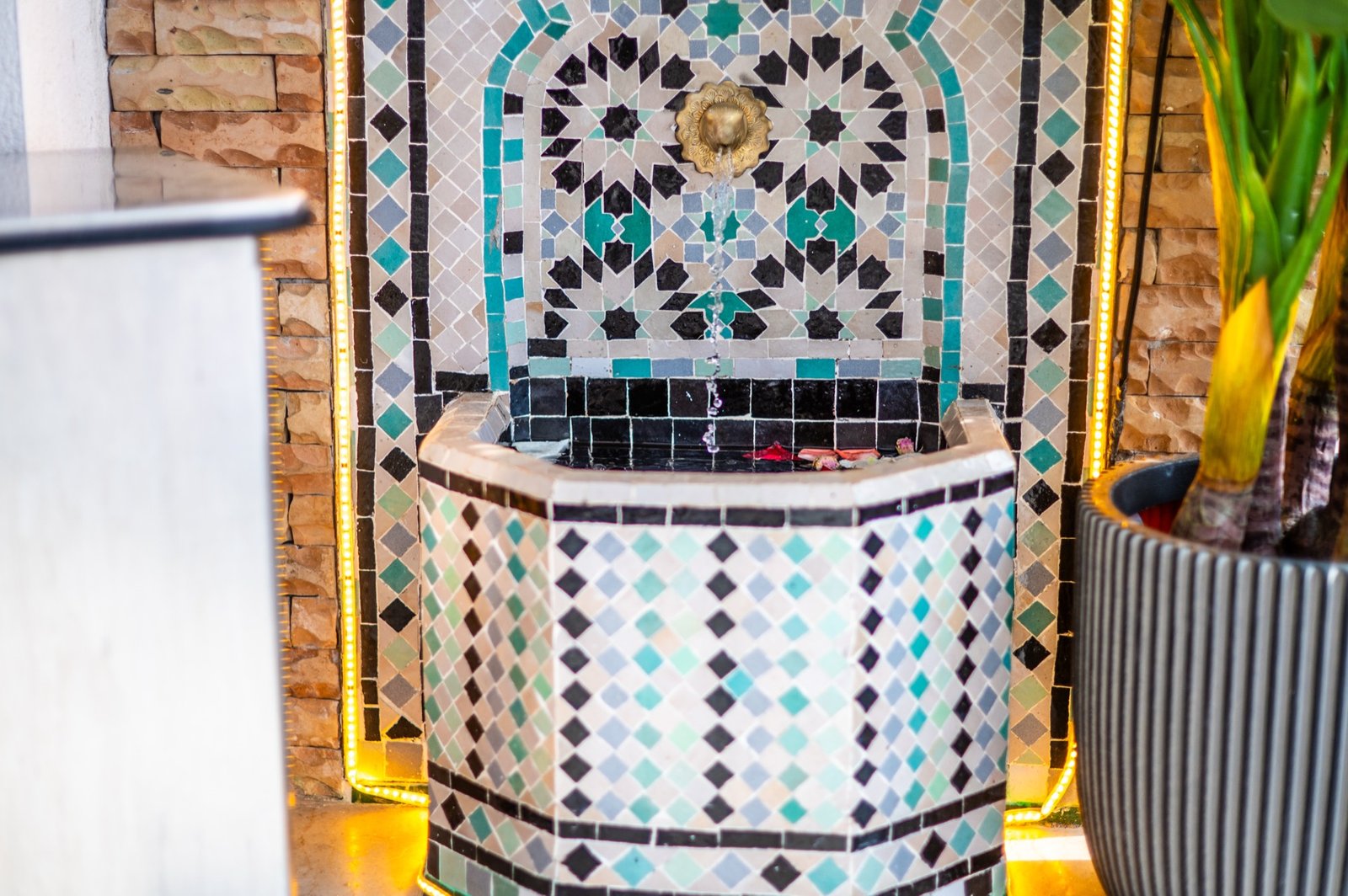 Fontaine zellige, artisanat marocain